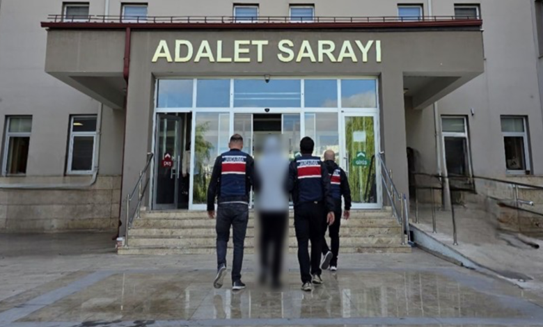 Sivas’ta FETÖ Üyesi Yakalandı: 4 Yıl 2 Ay Kesinleşmiş Hapis Cezası Bulunan Şahıs Tutuklandı Ekran Resmi 2025 10 03 13.11.50 | Gündem Sivas™ Haber