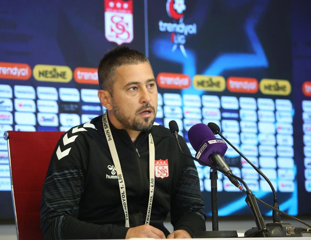 Özbelsan Sivasspor'da İstifa İddialarına Ömer Ateş'ten Net Cevap: "Gündemimizde İstifa Yok" Özbelsan Sivasspor’da İstifa İddialarına Ömer Ateş’ten Net Cevap: “Gündemimizde İstifa Yok”