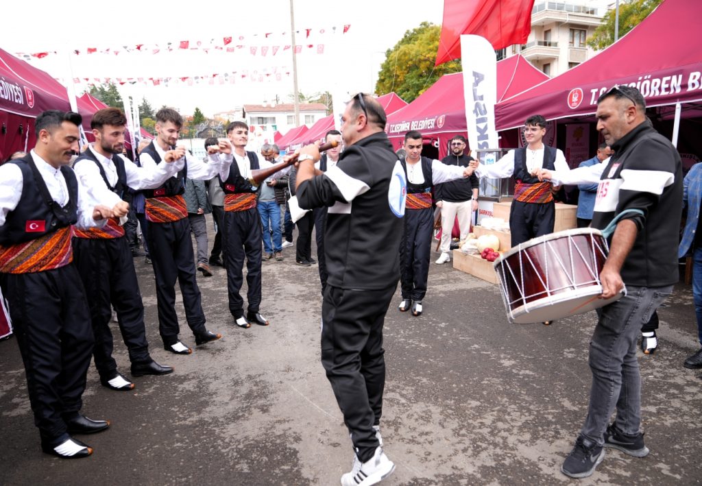 Anadolu’nun Kapısı Ankara’da Açıldı: Keçiören Fatih Stadı’nda Coşkulu Sivas Günleri Başladı!