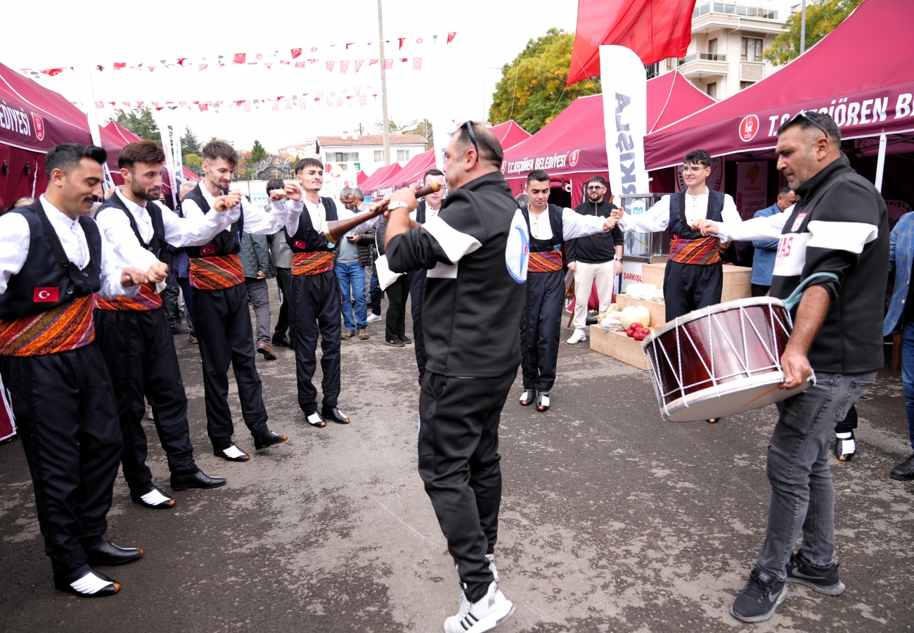 Anadolu'nun Kapısı Ankara'da Açıldı: Keçiören Fatih Stadı'nda Coşkulu Sivas Günleri Başladı!
