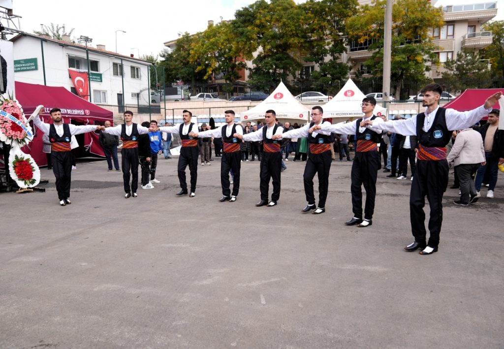 Anadolu'nun Kapısı Ankara'da Açıldı: Keçiören Fatih Stadı'nda Coşkulu Sivas Günleri Başladı! anadoluya acilan kapi sivas gunleri keciorende basladi kecioren.bel .tr 21673 1 | Gündem Sivas™ Haber