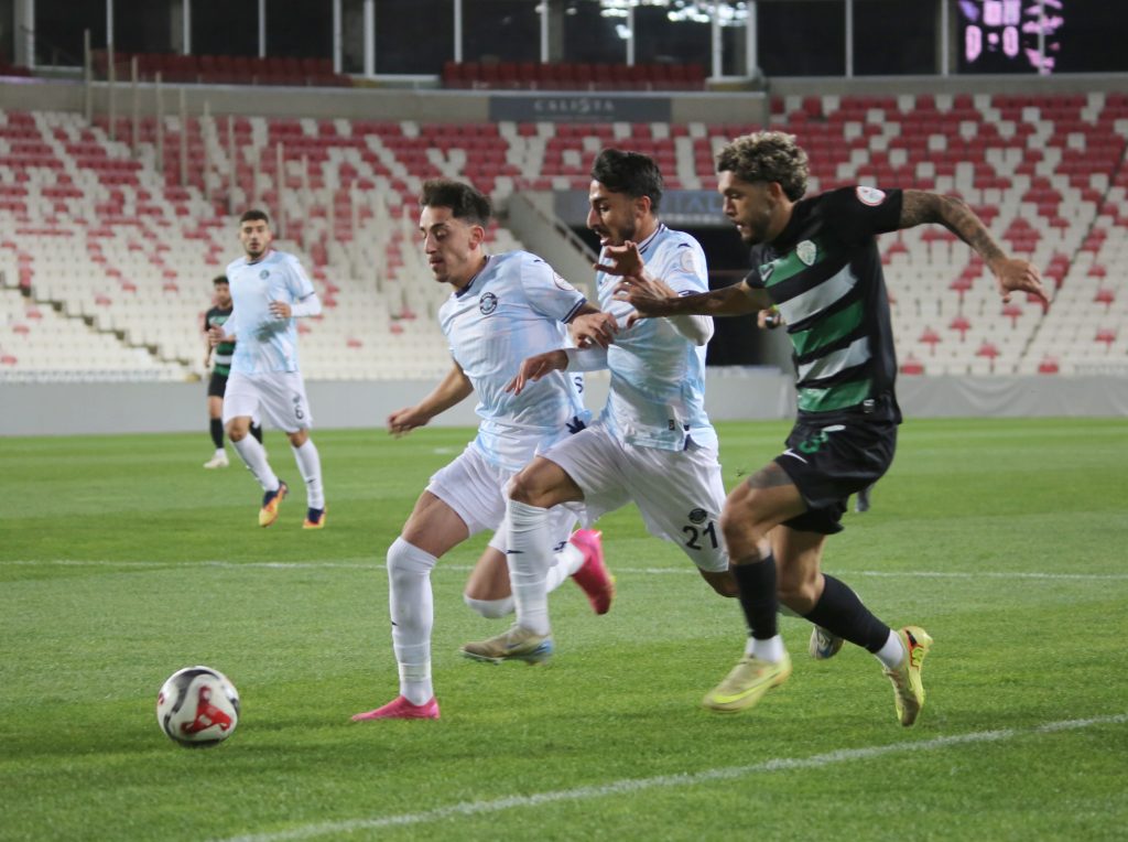 Serik Spor, Sivas Deplasmanında Adana Demirspor'u Dört Gole Boğdu: Liderlik Yarışında Kritik Galibiyet! AW571079 05 | Gündem Sivas™ Haber