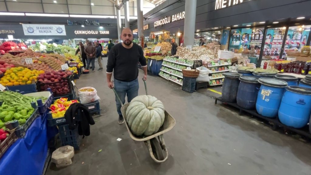 Sivas'tan Dev Bal Kabağı Haberi: 60 Kilogramlık Rekor Ürün Göz Kamaştırdı AW572544 03 | Gündem Sivas™ Haber