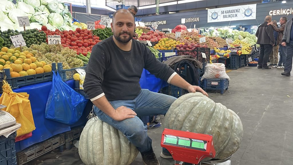 Sivas'tan Dev Bal Kabağı Haberi: 60 Kilogramlık Rekor Ürün Göz Kamaştırdı AW572544 04 | Gündem Sivas™ Haber