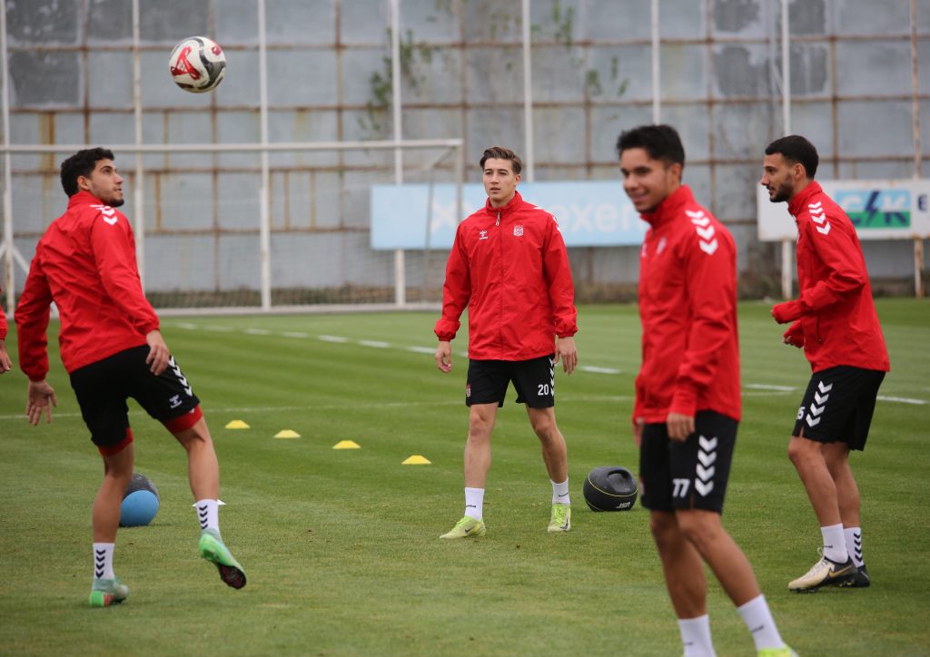 Özbelsan Sivasspor'da Manisa FK Maçı Öncesi Kritik Açıklamalar: "Bu Maç Final Niteliğinde" AW572778 05 | Gündem Sivas™ Haber