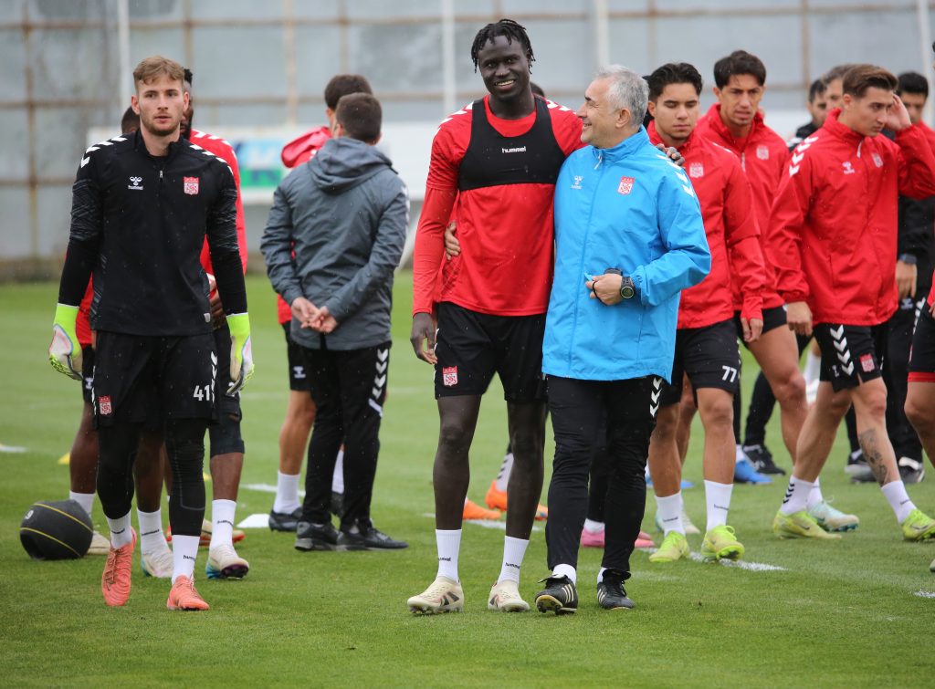 Özbelsan Sivasspor'da Manisa FK Maçı Öncesi Kritik Açıklamalar: "Bu Maç Final Niteliğinde" AW572778 06 | Gündem Sivas™ Haber