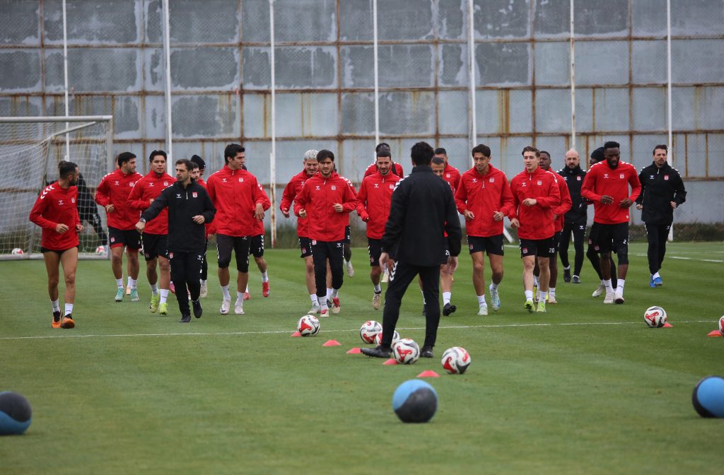 Özbelsan Sivasspor'da Manisa FK Maçı Öncesi Kritik Açıklamalar: "Bu Maç Final Niteliğinde" AW572778 07 | Gündem Sivas™ Haber