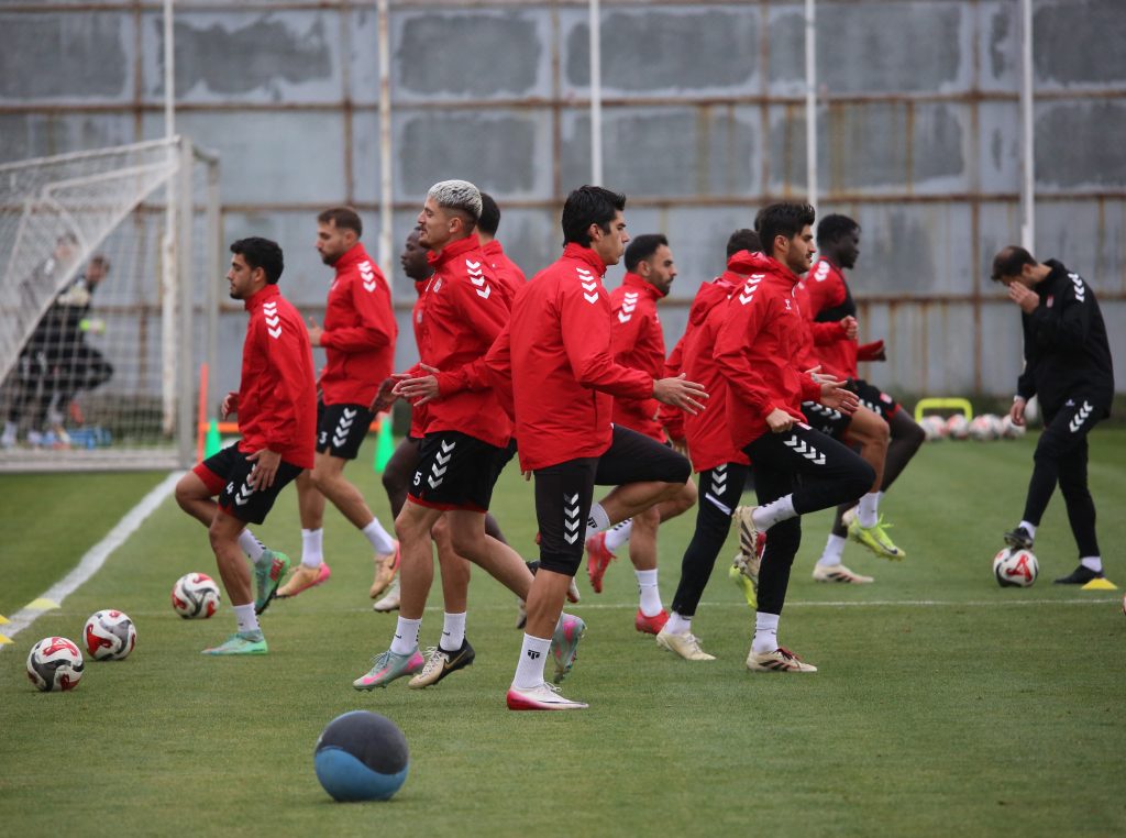 Özbelsan Sivasspor'da Manisa FK Maçı Öncesi Kritik Açıklamalar: "Bu Maç Final Niteliğinde" AW572778 08 | Gündem Sivas™ Haber