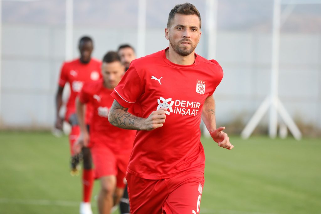 Sivasspor’un Eski Yıldızları Vergi Borcuyla Gündemde: Ödeme Emri Yayınlandı