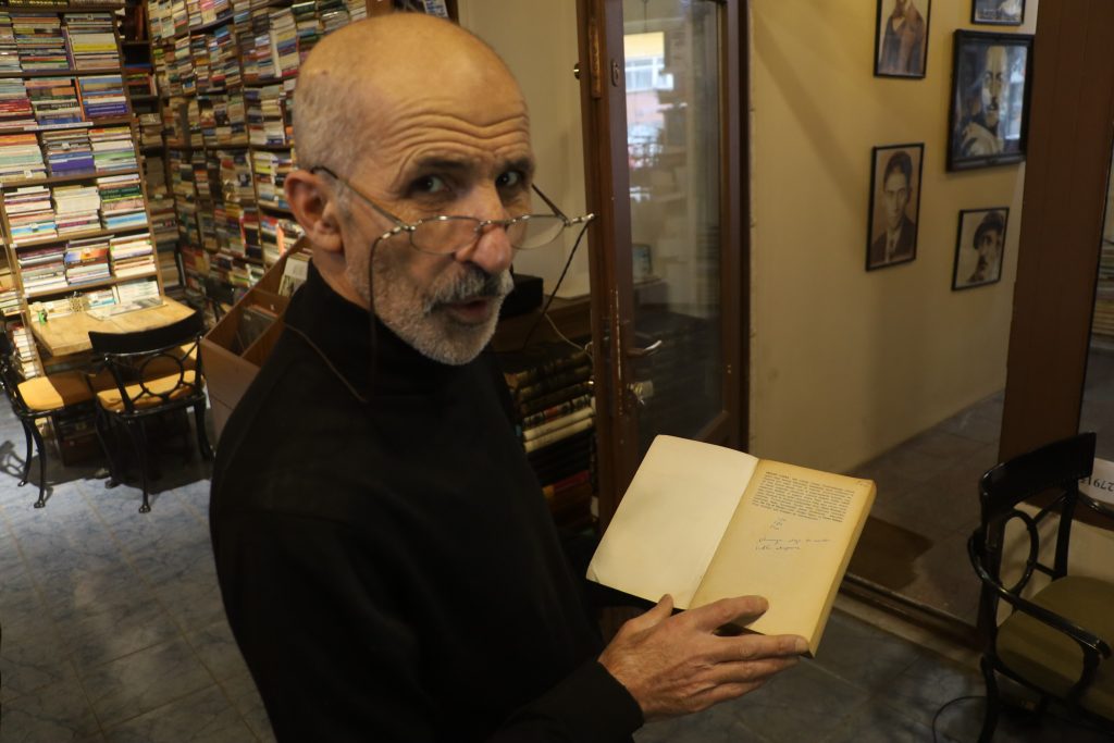 Kuşaktan Kuşağa Duygu ve Bilgi Aktarımı: İkinci El Kitaplardaki Gizemli Notların Büyüsü AW578538 01 | Gündem Sivas™ Haber