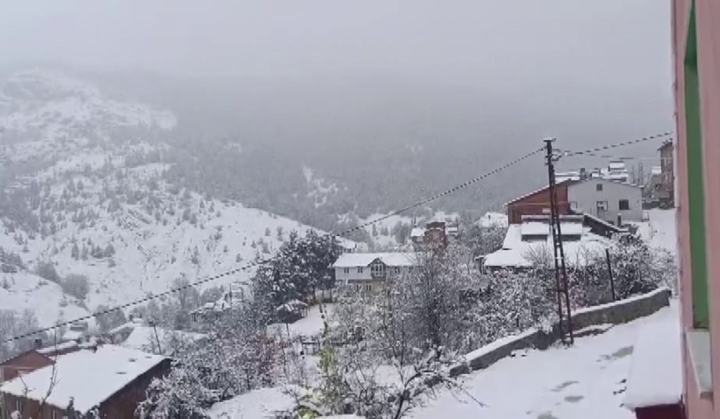 Sivas’ta Kar Yağışı Başladı: Koyulhisar ve Yüksek Kesimler Beyaza Büründü