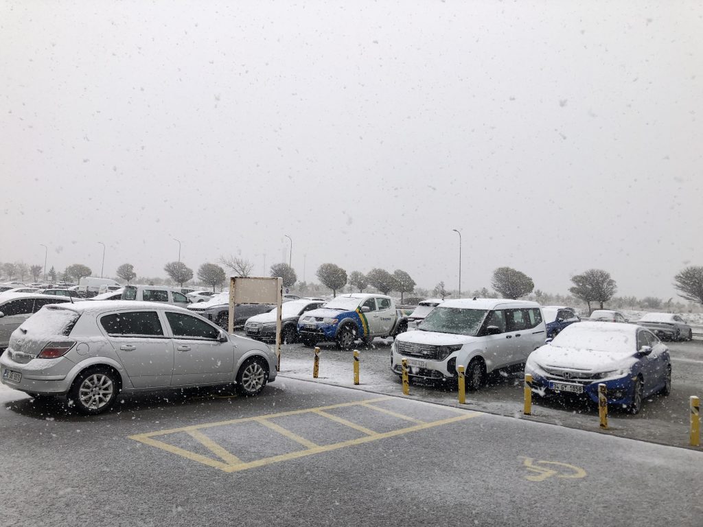 Sivas'ta Kar Sürprizi: Yağmur Bitti, Kar Başladı! AW579239 02 | Gündem Sivas™ Haber