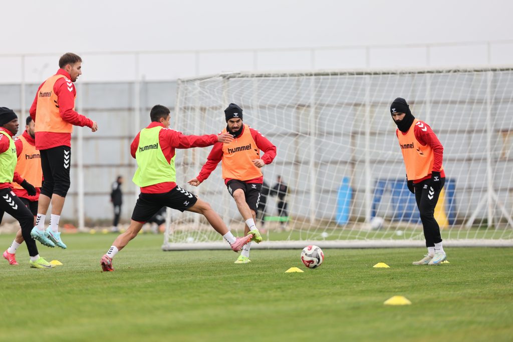 Trendyol 1. Lig: Özbelsan Sivasspor, Esenler Erokspor Maçı Hazırlıklarını Sürdürüyor