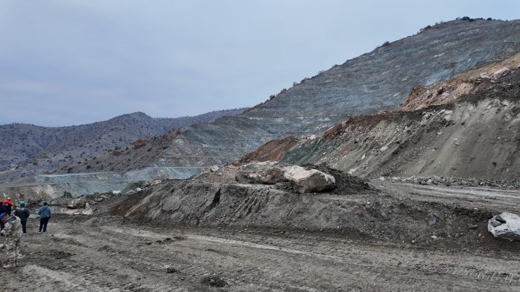 Sivas/Divriği Maden Göçüğü: Toprak Altında Kalan İşçiyi Kurtarma Çalışmaları Yeniden Başlıyor AW581269 03 | Gündem Sivas™ Haber