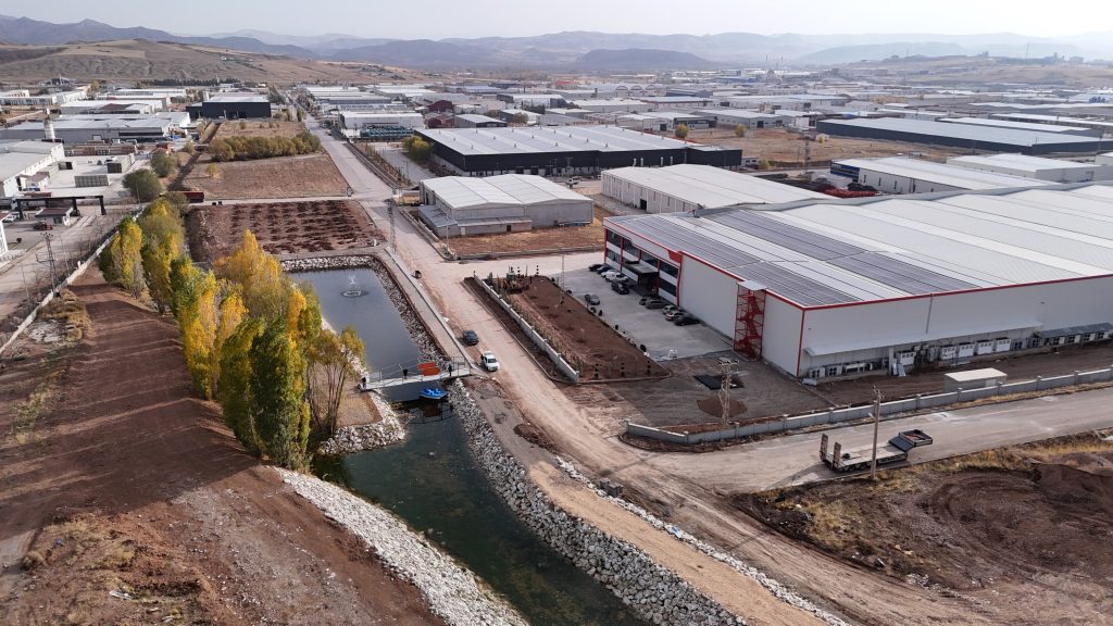 Sivas 1. OSB'den Çevreye Devasa Yatırım: Binlerce Fidan ve 2 Yıl Sonra Balıkçılık Şöleni! AW583855 03 | Gündem Sivas™ Haber