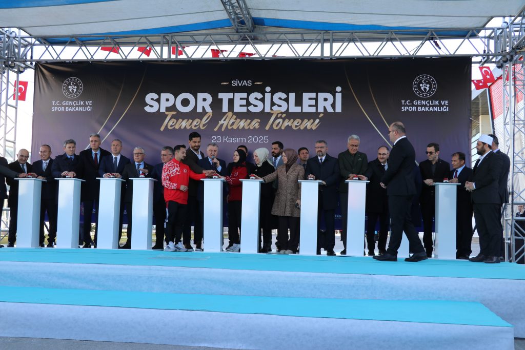 Gençlik ve Spor Bakanı Osman Aşkın Bak'tan Sivas'a Dev Yatırım Müjdesi: Türkiye Bir Spor Devrimi Yaşıyor! AW585166 02 | Gündem Sivas™ Haber