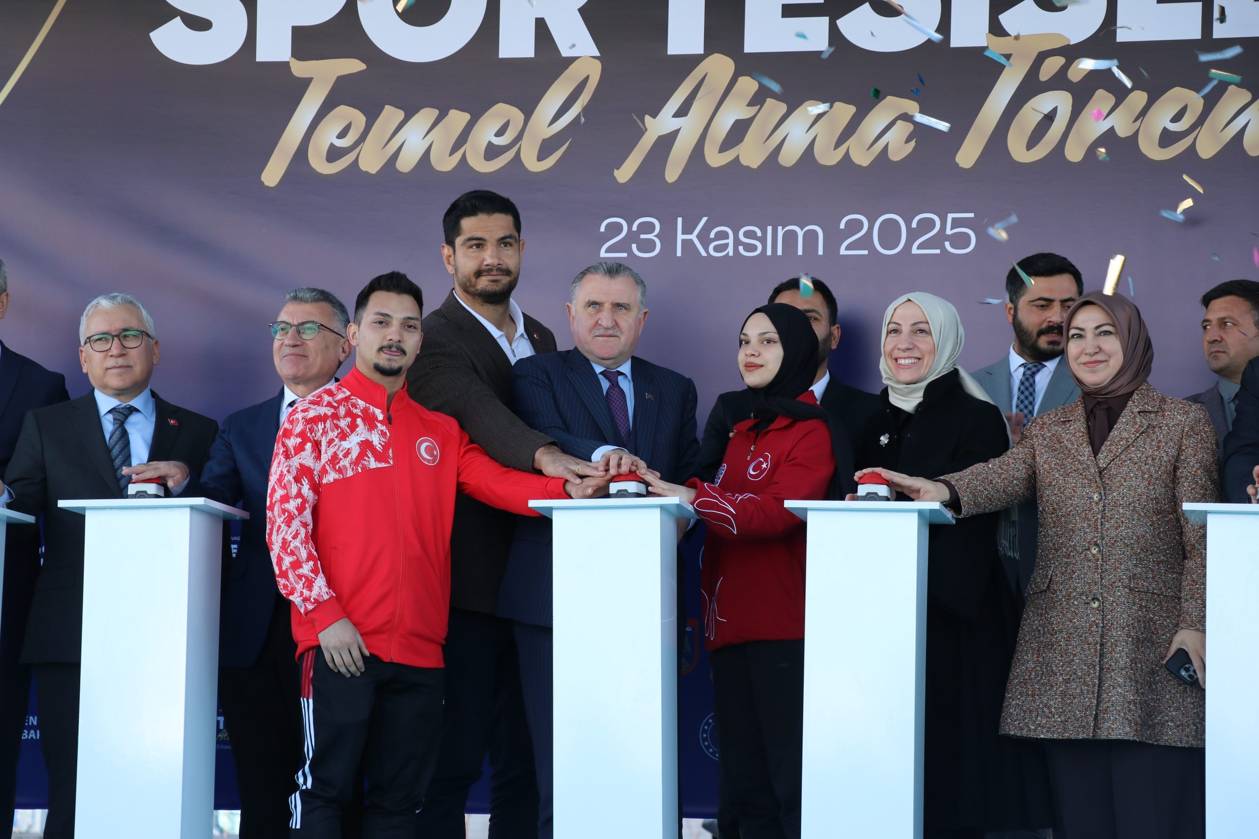 Gençlik ve Spor Bakanı Osman Aşkın Bak'tan Sivas'a Dev Yatırım Müjdesi: Türkiye Bir Spor Devrimi Yaşıyor!