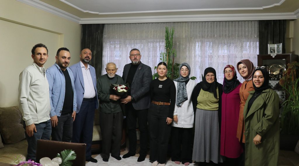 Duygu Dolu Ziyaret: Şehit Babası Emekli Öğretmen Kemal Yılmaz Yalnız Bırakılmadı AW585534 02 | Gündem Sivas™ Haber