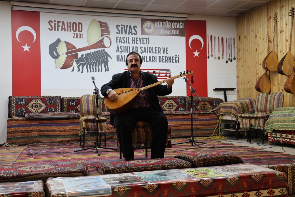 Yapay Zeka (AI) Türküleri: Kültürel Miras Tehlikede mi? Ozanlar İkiye Bölündü AW586371 01 | Gündem Sivas™ Haber