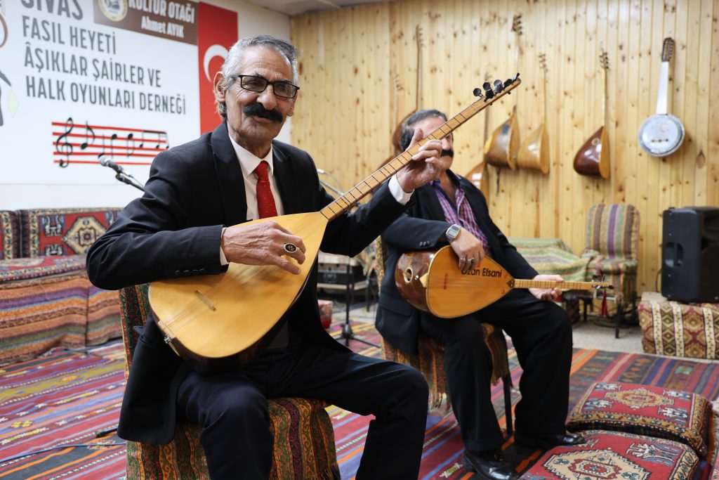 Yapay Zeka (AI) Türküleri: Kültürel Miras Tehlikede mi? Ozanlar İkiye Bölündü AW586371 04 | Gündem Sivas™ Haber