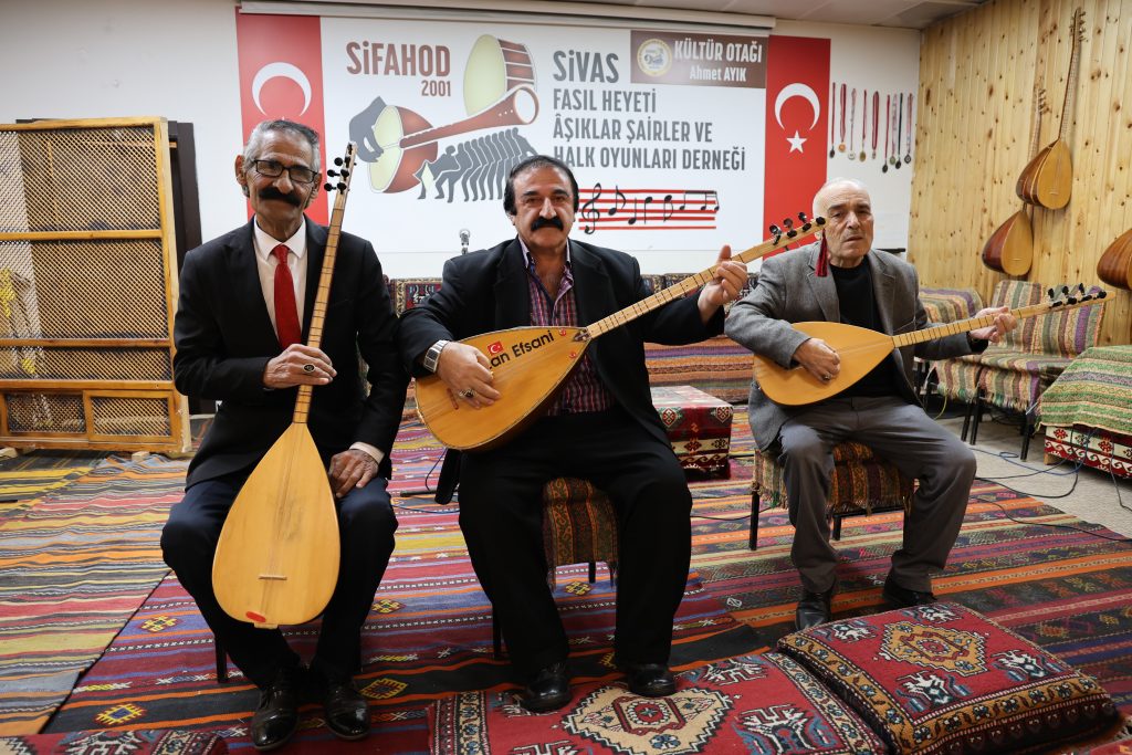 Yapay Zeka (AI) Türküleri: Kültürel Miras Tehlikede mi? Ozanlar İkiye Bölündü AW586371 05 1 | Gündem Sivas™ Haber