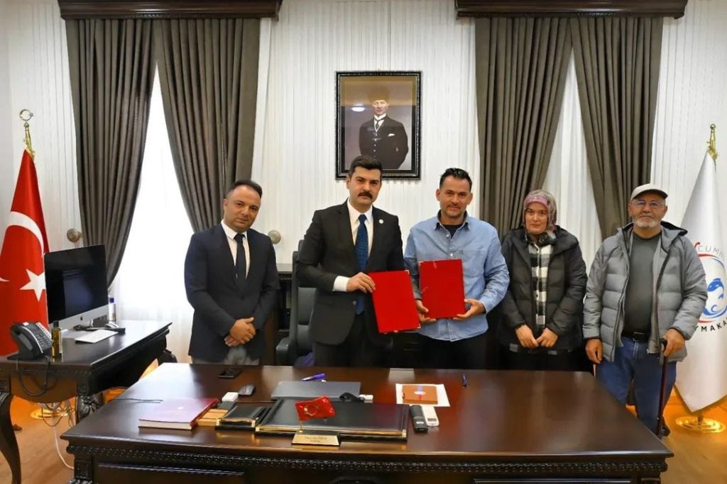 Gürün’de İki Hayırseverden Örnek Bağış: Kira Gelirleri 6 Öğrenciye Burs Olacak