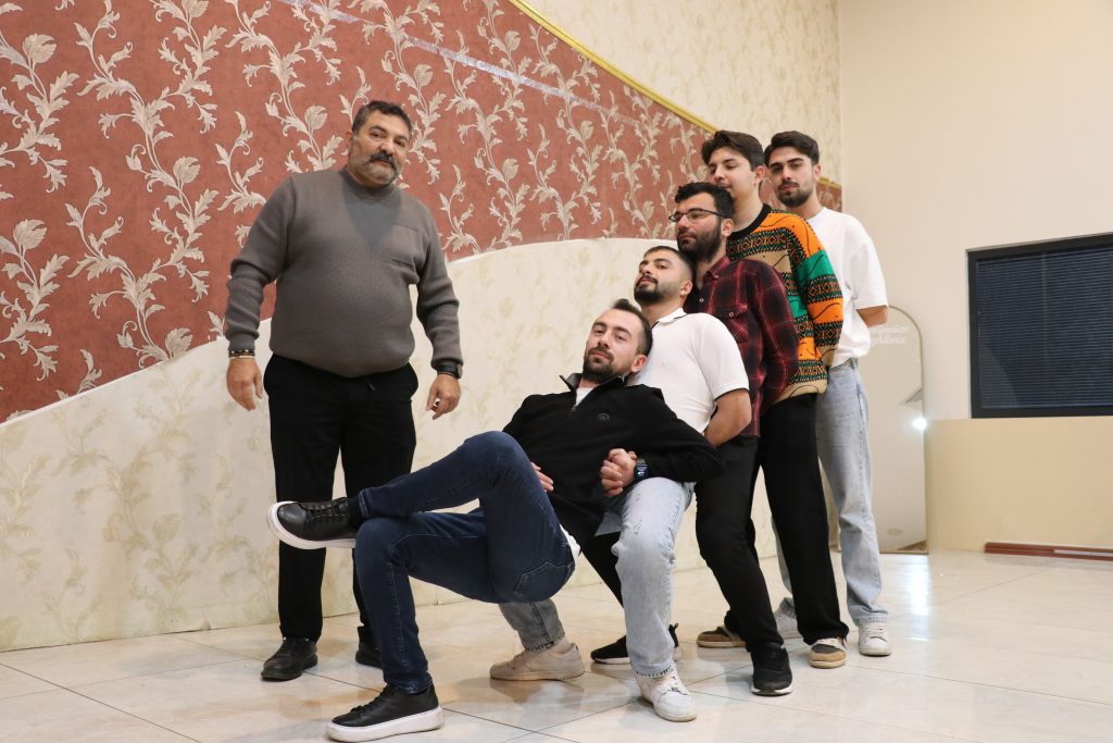 Sivas Ağırlama Halayı Tartışması: Kültürel Miras Yanlış mı Oynanıyor? AW588076 01 | Gündem Sivas™ Haber