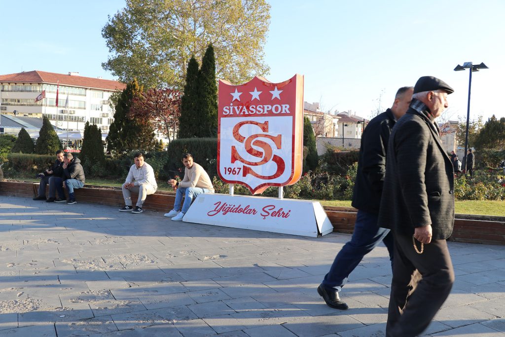 Sivasspor'da Kriz: Luan Campos'un Kaçışı, Yannick Kamanan'ı Akıllara Getirdi AW588656 05 | Gündem Sivas™ Haber