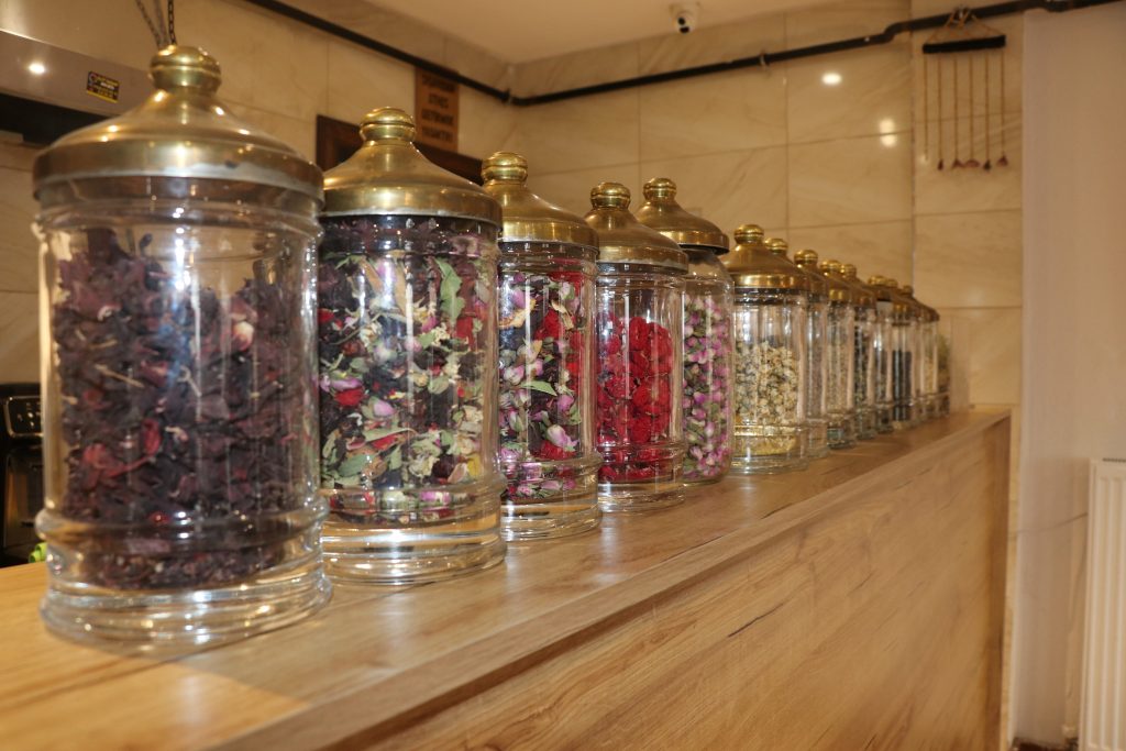 Sivas'ın Gündemi: 50 Çeşit Eşsiz Bitki Çayıyla Kışa Şifa ve Lezzet AW589741 01 | Gündem Sivas™ Haber