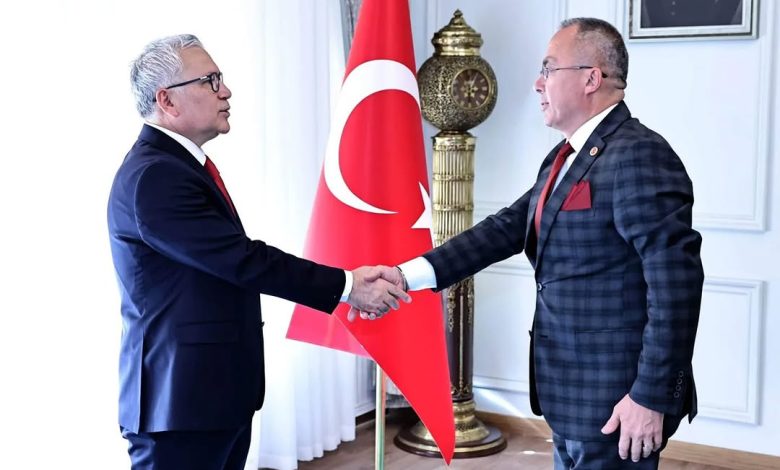 Sivas'ta 29 Ekim Cumhuriyet Bayramı Coşkusu: Tarihi Valilik Binasında Tebrikat Töreni DQZEYf5DA7c | Gündem Sivas™ Haber