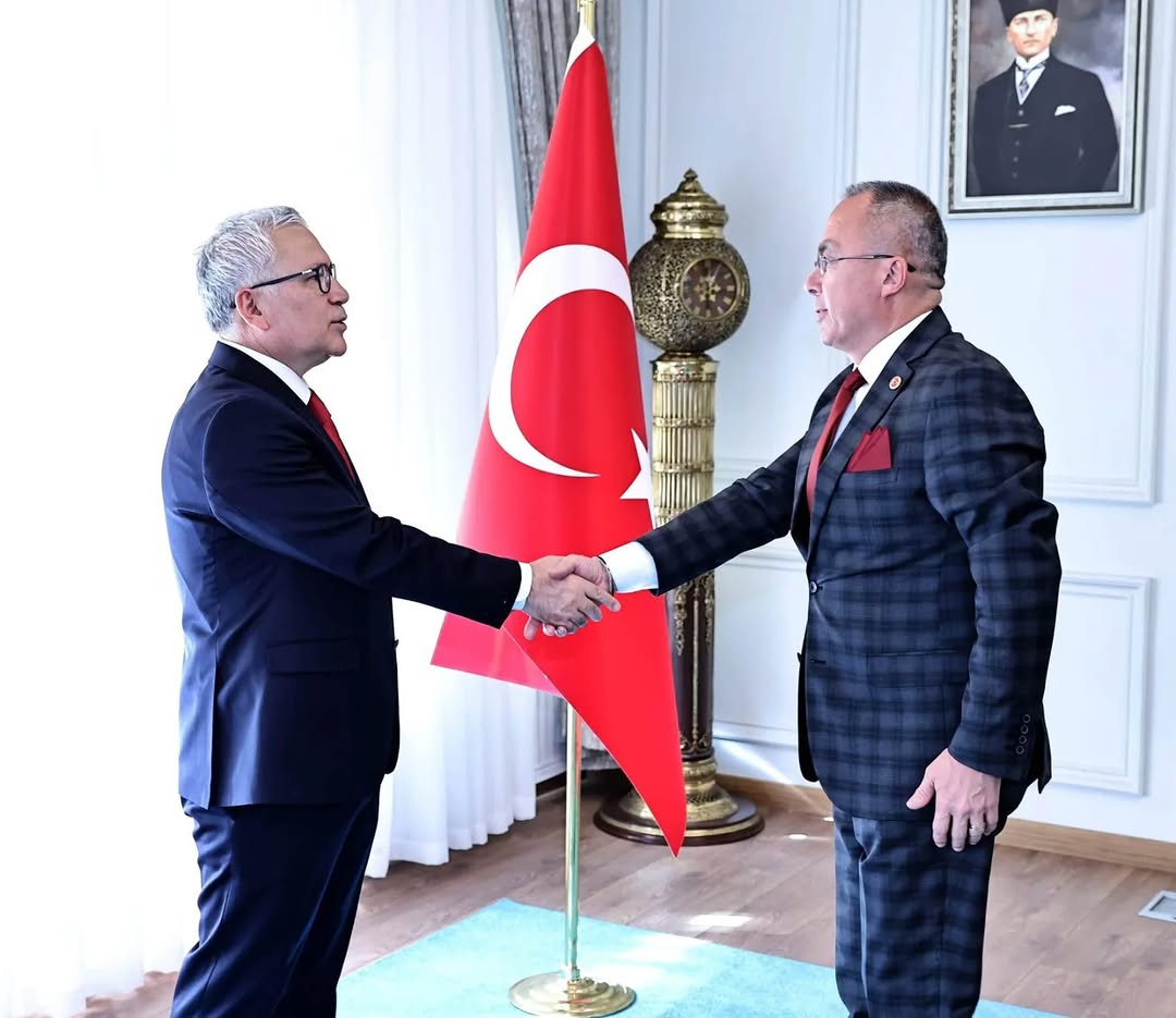 Sivas'ta 29 Ekim Cumhuriyet Bayramı Coşkusu: Tarihi Valilik Binasında Tebrikat Töreni