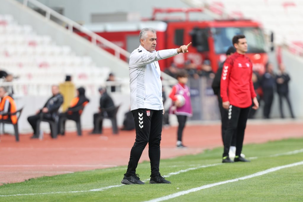 Mehmet Altıparmak: “Oyuna Hükmettik, Beraberliğe Bile Üzülürdük!” – Sivasspor Esenler Erokspor Mağlubiyetini Değerlendirdi