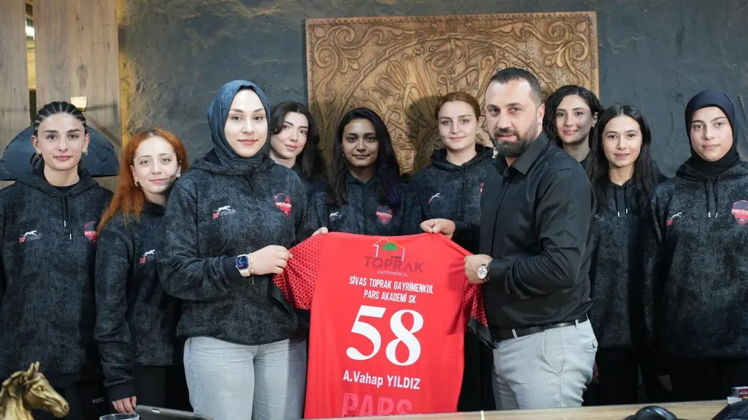Sivas Toprak Gayrimenkul'den Kadın Voleybol Takımına Tam Destek: Ziyaret Detayları