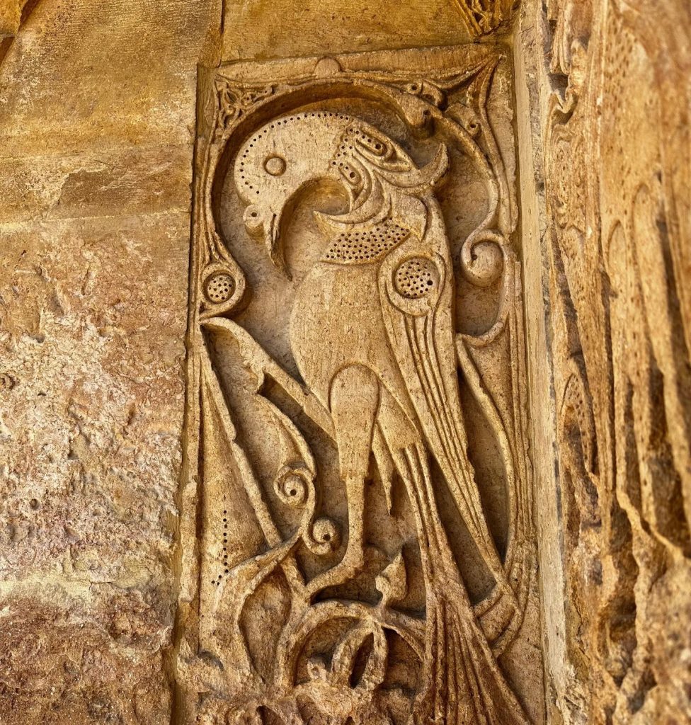 Boynu Bükük Mengücek Doğanının Sırrı: Divriği Ulu Camii’nde 800 Yıllık Mesaj Boynu Bükük Mengücek Doğanının Sırrı: Divriği Ulu Camii’nde 800 Yıllık Mesaj