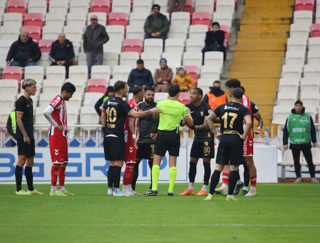 Boluspor'un Sivasspor Mağlubiyeti ve Ertuğrul Arslan'ın Açıklamaları AW589968 10 1 | Gündem Sivas™ Haber