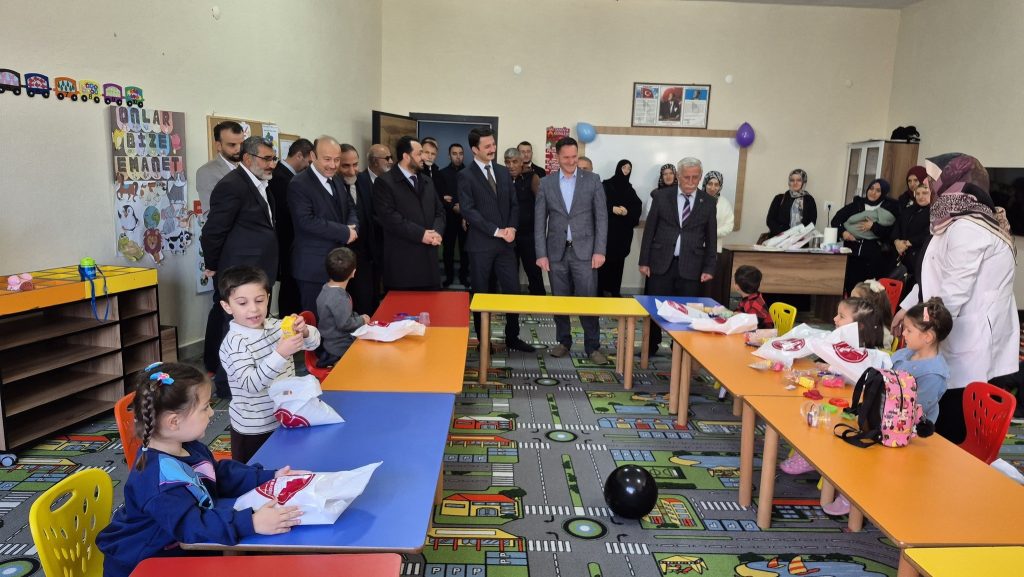 Koyulhisar'da 4-6 Yaş ve Kız Kur'an Kursları Hizmete Açıldı: Dini Eğitime Büyük Katkı Koyulhisar’da 4-6 Yaş ve Kız Kur’an Kursları Hizmete Açıldı: Dini Eğitime Büyük Katkı