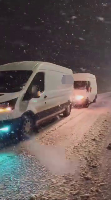 Sivas Yağdonduran Geçidi: Yoğun Kar Yağışı Sürücüleri Olumsuz Etkiledi AW590778 02 | Gündem Sivas™ Haber