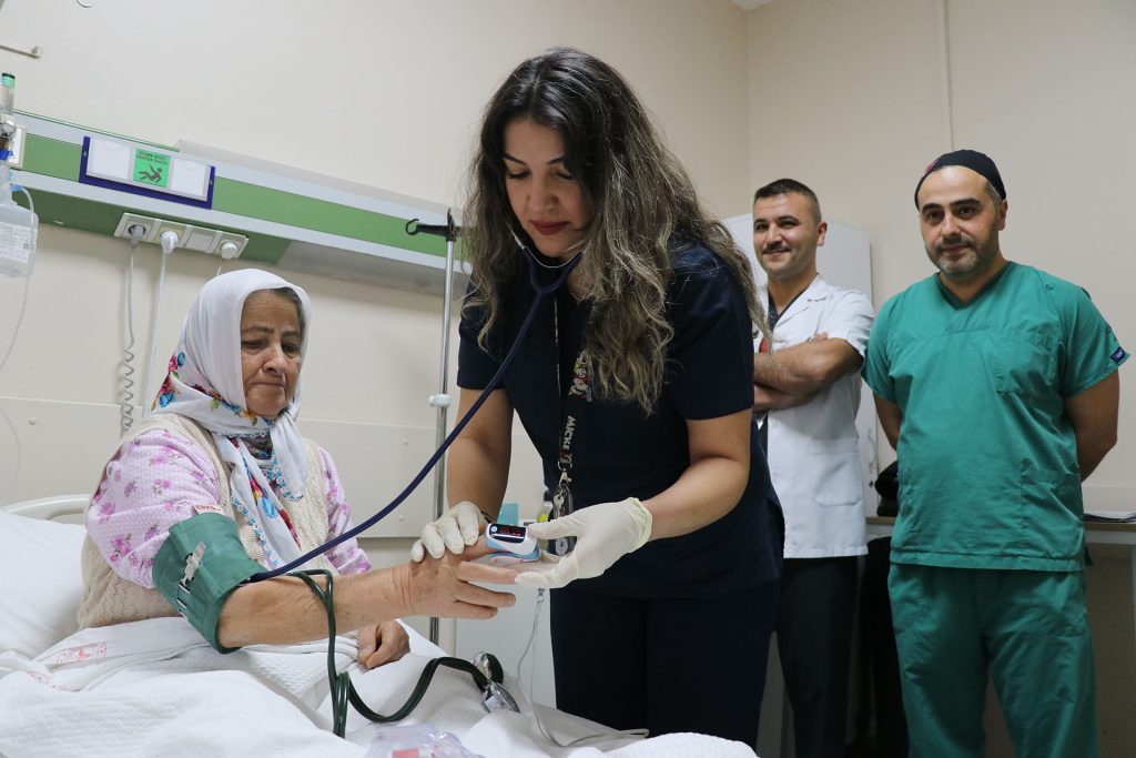 Sivas Devlet Hastanesi'nden Tarihi Başarı: İlk Laparoskopik Nefrektomi Ameliyatı Gerçekleşti! AW591737 04 | Gündem Sivas™ Haber