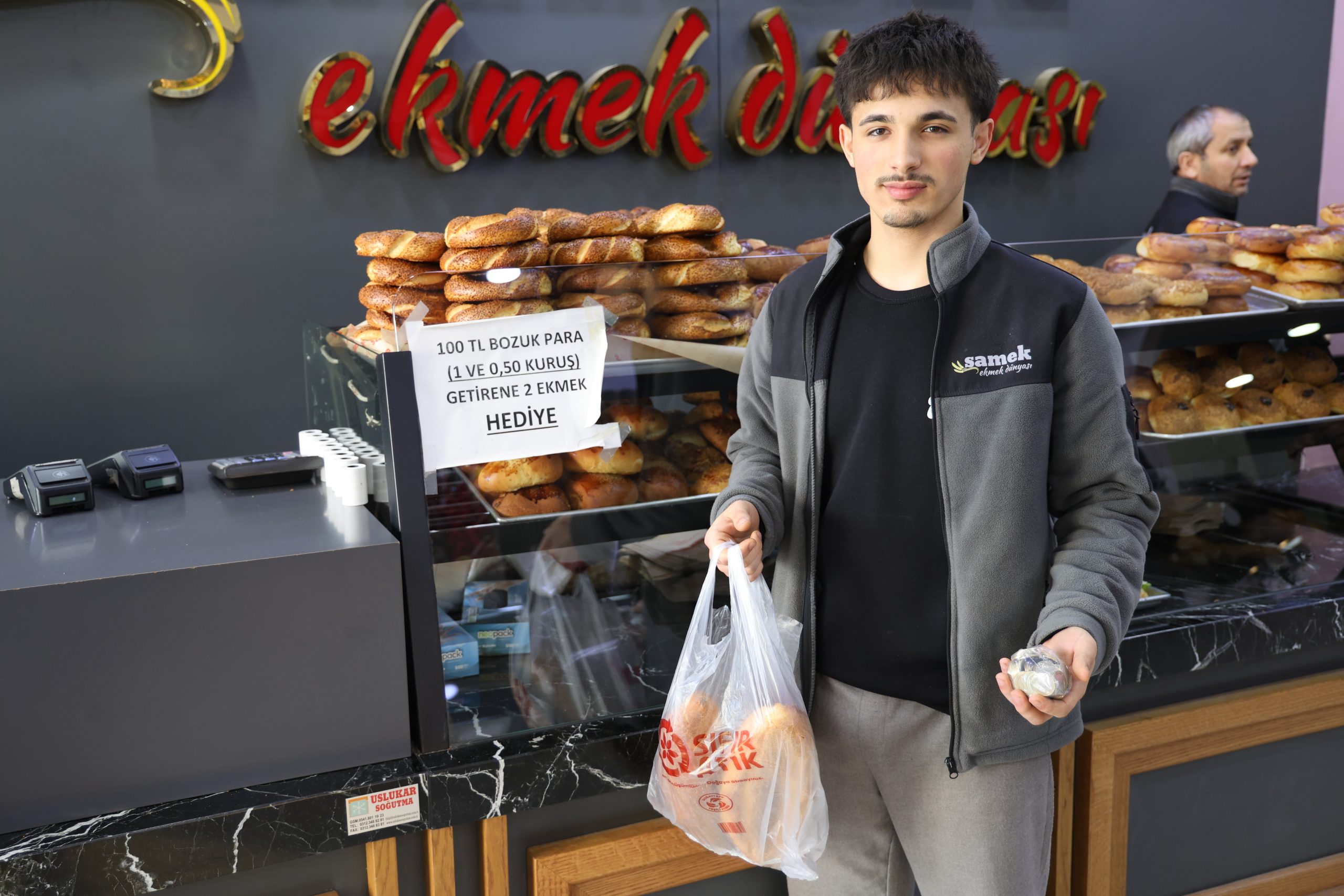 Sivas Fırınından Bozuk Para Krizine Yaratıcı Çözüm: 100 TL Getirene İki Ekmek Hediye!