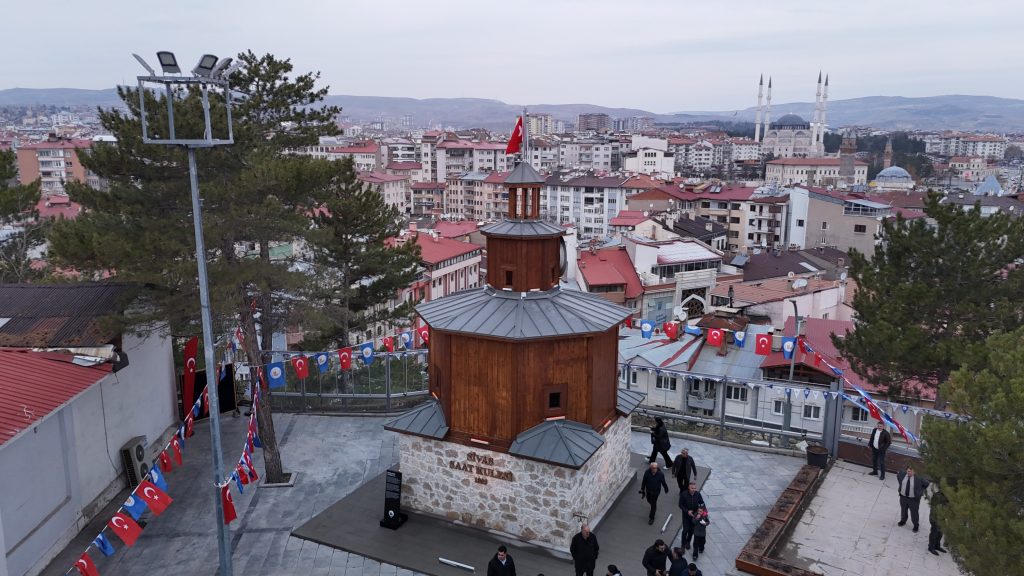 Sivas'ın Zamana Yolculuğu: Tarihi Saat Kulesi Yeniden Hayat Buldu! AW594209 01 | Gündem Sivas™ Haber