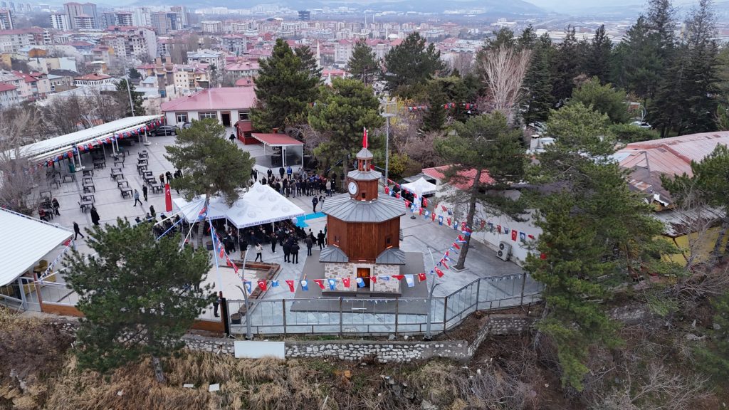 Sivas'ın Zamana Yolculuğu: Tarihi Saat Kulesi Yeniden Hayat Buldu! AW594209 02 | Gündem Sivas™ Haber