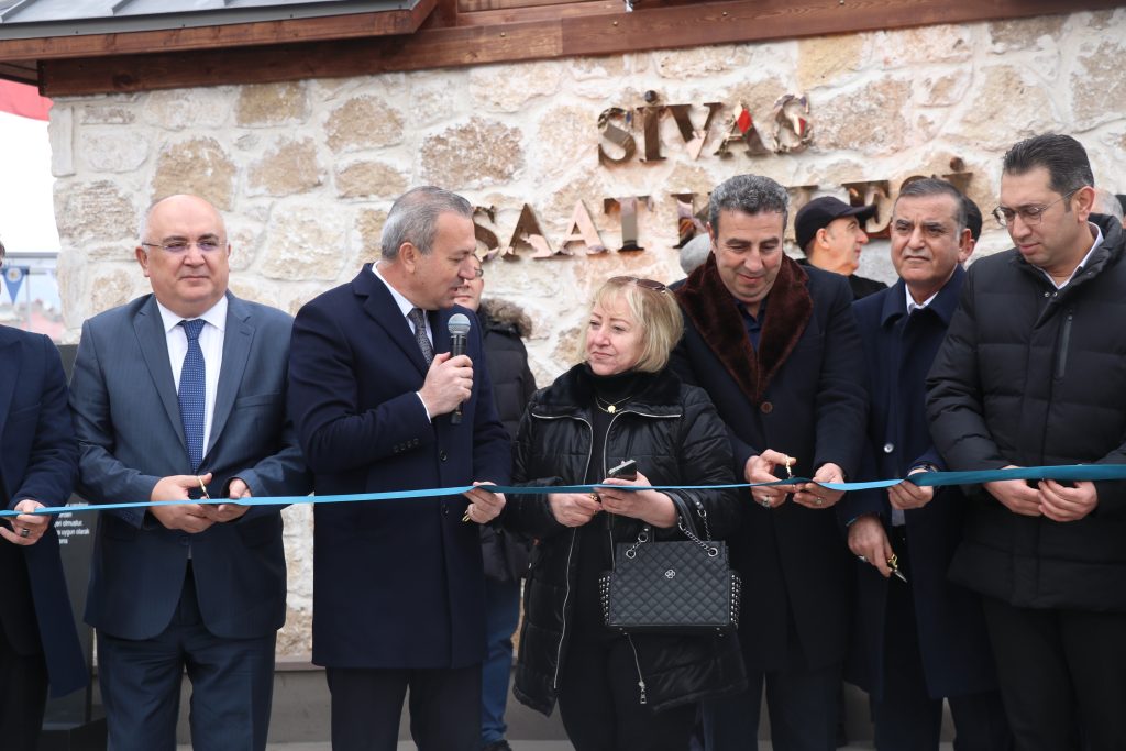 Sivas'ın Zamana Yolculuğu: Tarihi Saat Kulesi Yeniden Hayat Buldu! AW594209 06 | Gündem Sivas™ Haber