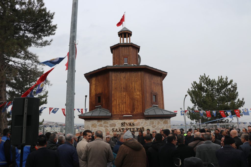 Sivas'ın Zamana Yolculuğu: Tarihi Saat Kulesi Yeniden Hayat Buldu! Sivas’ın Zamana Yolculuğu: Tarihi Saat Kulesi Yeniden Hayat Buldu!