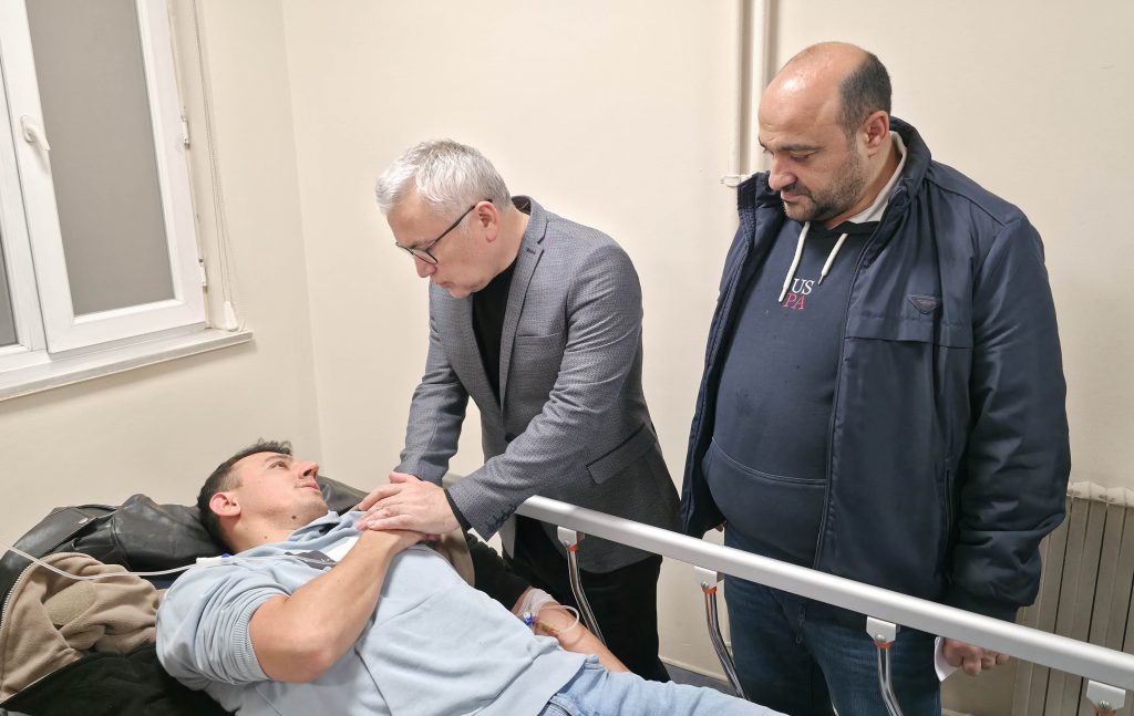 Zara'da Cezaevi Personeli Taşıyan Otobüs Kazası: Yaralılar Hastaneye Kaldırıldı AW594364 01 | Gündem Sivas™ Haber