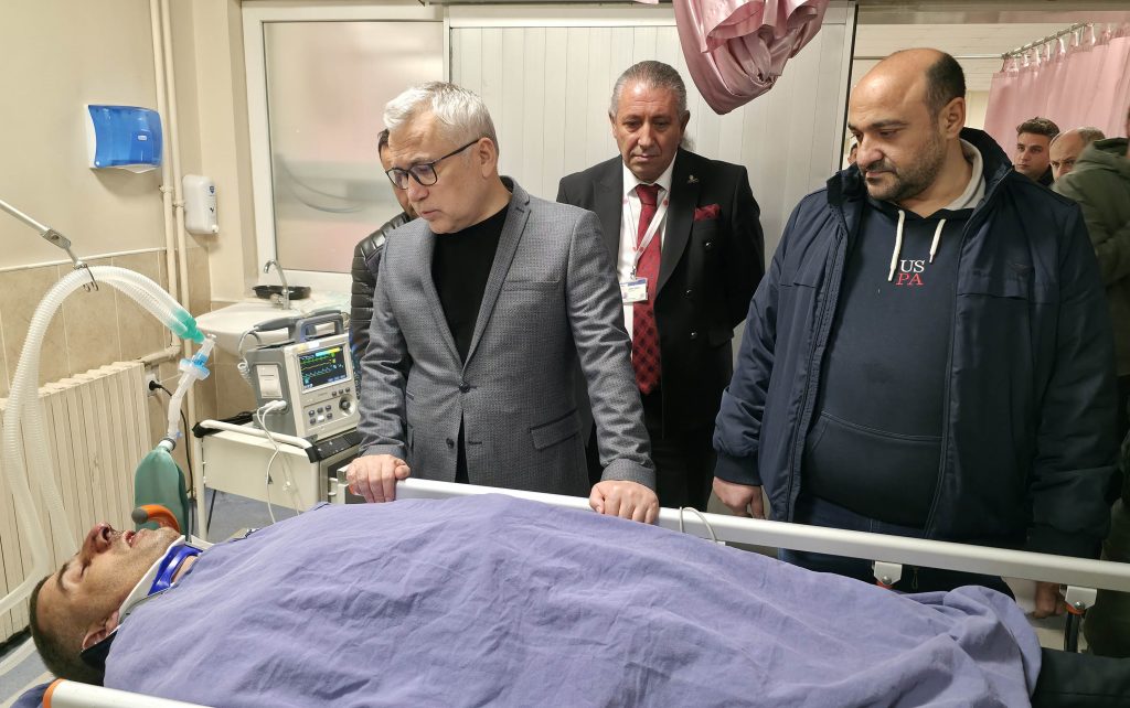 Zara'da Cezaevi Personeli Taşıyan Otobüs Kazası: Yaralılar Hastaneye Kaldırıldı Zara’da Cezaevi Personeli Taşıyan Otobüs Kazası: Yaralılar Hastaneye Kaldırıldı