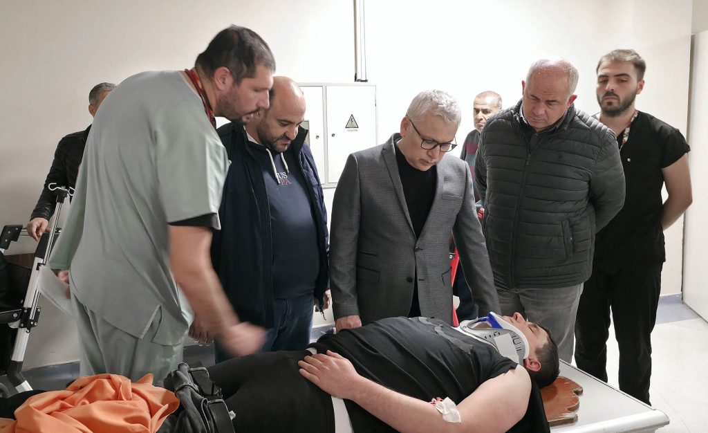 Zara'da Cezaevi Personeli Taşıyan Otobüs Kazası: Yaralılar Hastaneye Kaldırıldı AW594364 04 | Gündem Sivas™ Haber