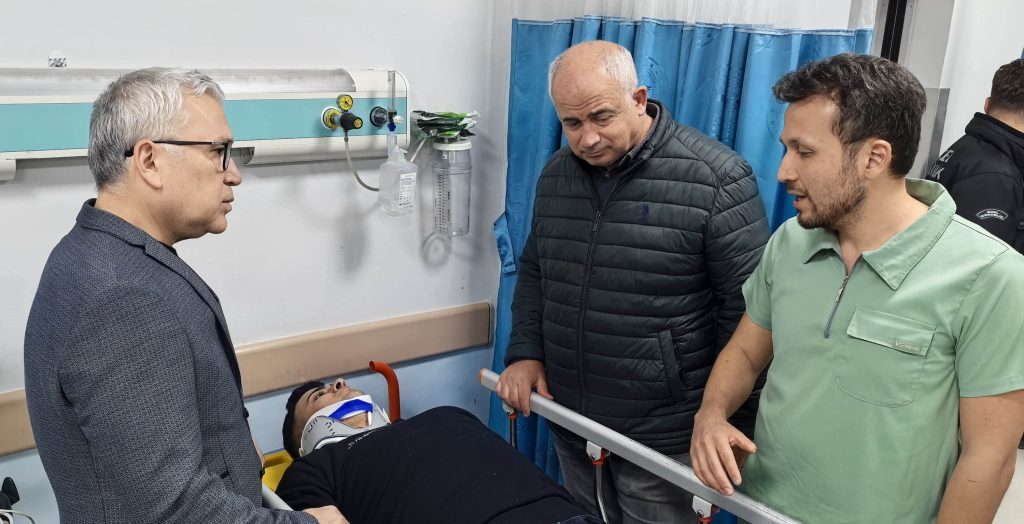 Zara'da Cezaevi Personeli Taşıyan Otobüs Kazası: Yaralılar Hastaneye Kaldırıldı AW594364 05 | Gündem Sivas™ Haber