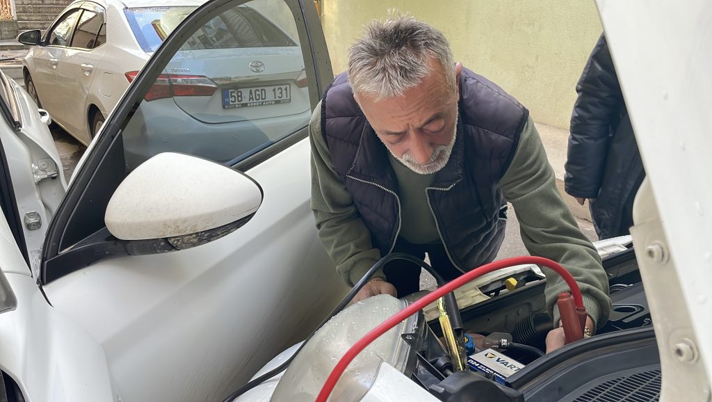 Kış Soğuklarında Akü Bitmesi ve Motor Hasarı Tehlikesi: Sürücülere Kritik Uyarılar Kış Soğuklarında Akü Bitmesi ve Motor Hasarı Tehlikesi: Sürücülere Kritik Uyarılar