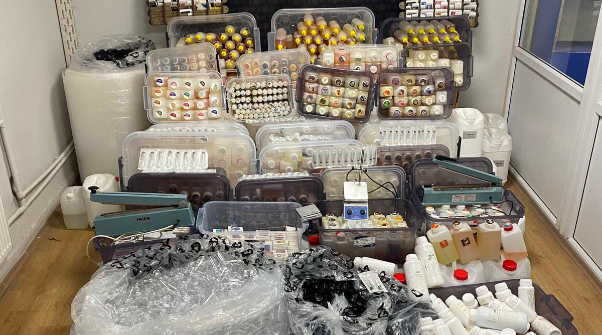 Kaçak Elektronik Sigara Likiti İmalathanesine Operasyon: 1 Ton Hammadde Ele Geçirildi