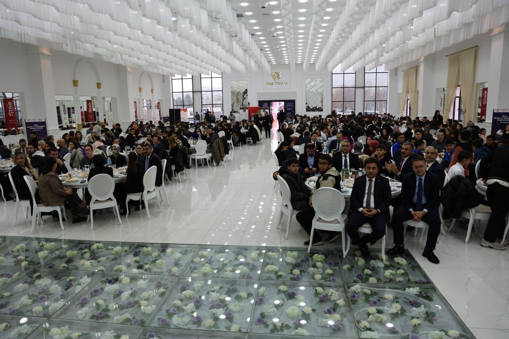 Sivas'ta Eğitim ve İş Dünyası Buluşması: Gençler Kariyer Sorularına Yanıt Buldu AW595843 01 | Gündem Sivas™ Haber